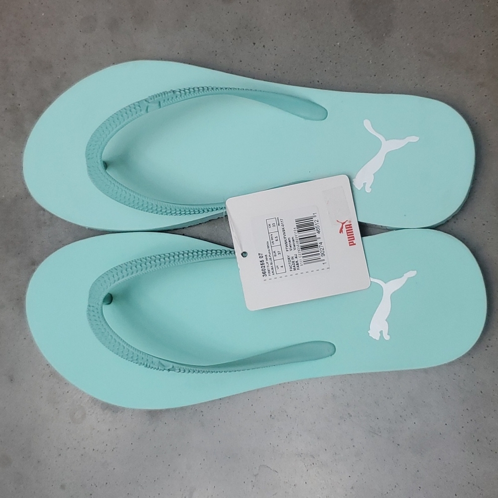 NWT Puma Aruba Blue flip flops